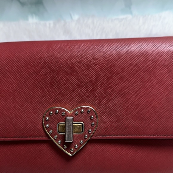 Prada Crossbody Wallet on Chain with gold hardware - Picture 6 of 9